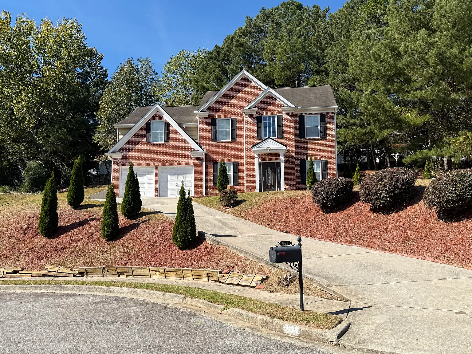 4 bed, 2.5 bath, 2938 sqft, $2,900 — Photo 1