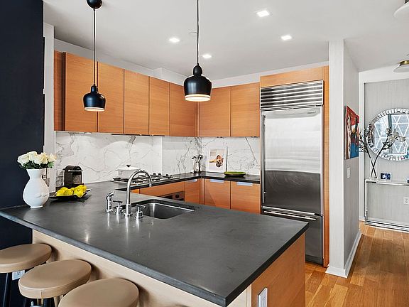 4th image of 310 W 52nd St APT 40J