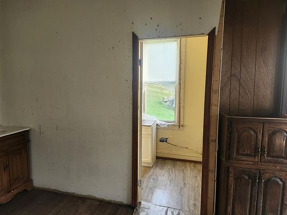 6th image of 1802 Marshall St