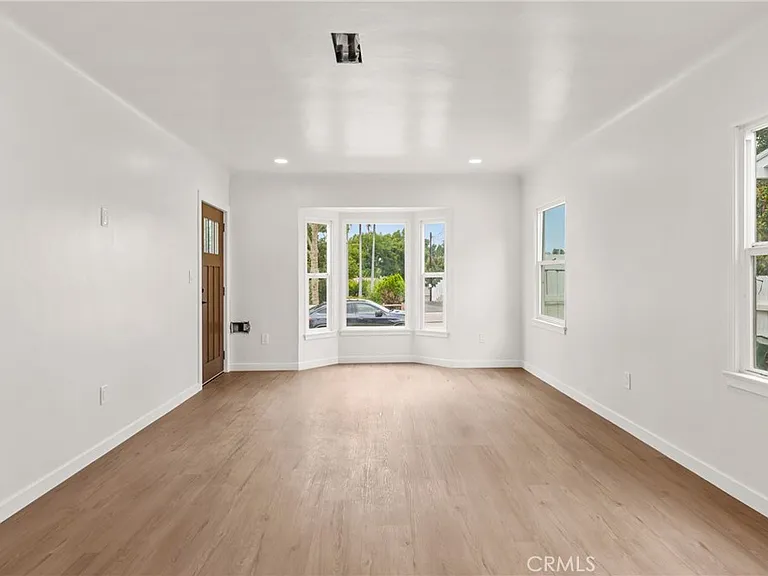 6220 S Magnolia Ave — Photo 4
