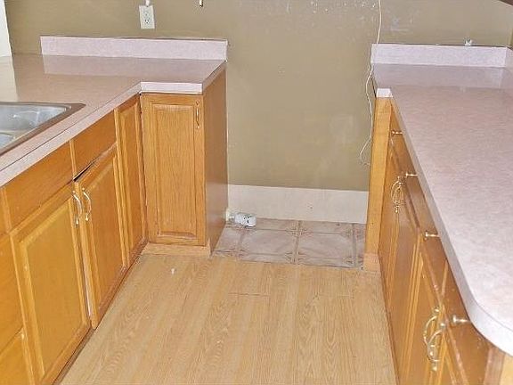 5th image of 104 Country Club Cir