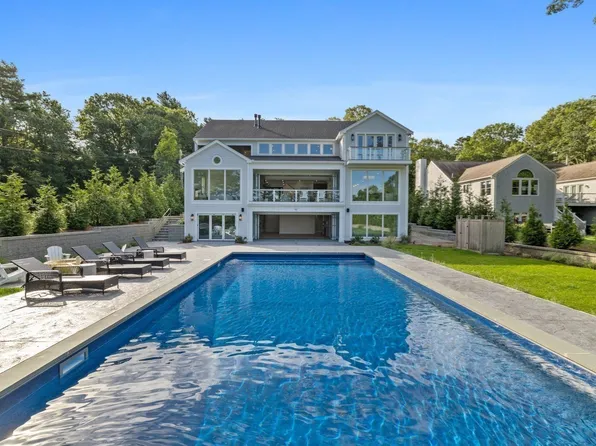 26 Wheeler Rd, Mashpee, MA 02649