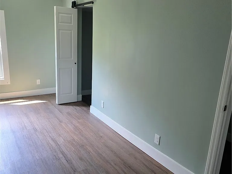112 Simmons St — Photo 12