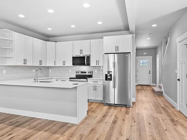 2205 Dejong Dr — Photo 7