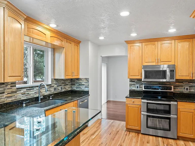 9763 S Sitzmark Dr — Photo 7