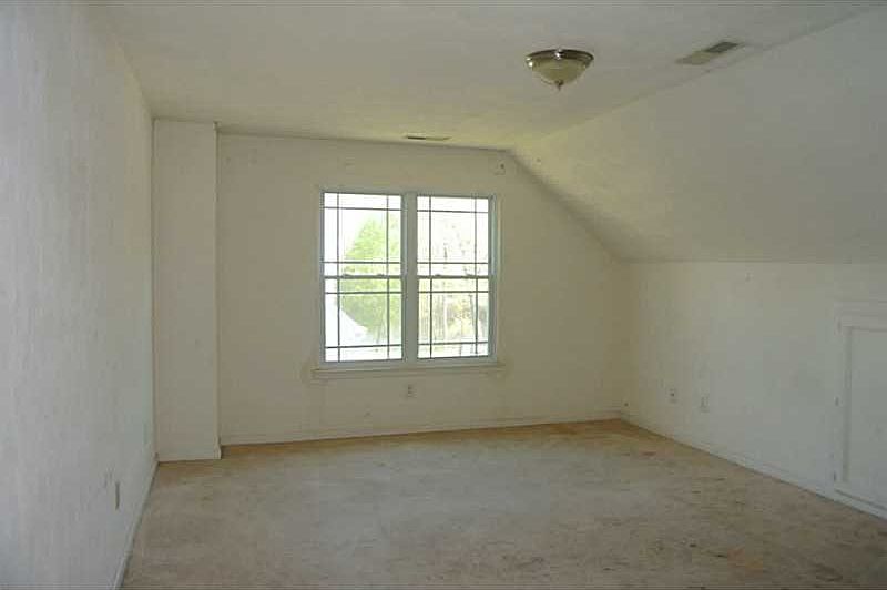1st image of 105 Cantor St