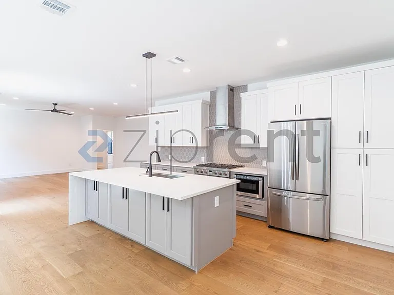 3705 Wilson St — Photo 2