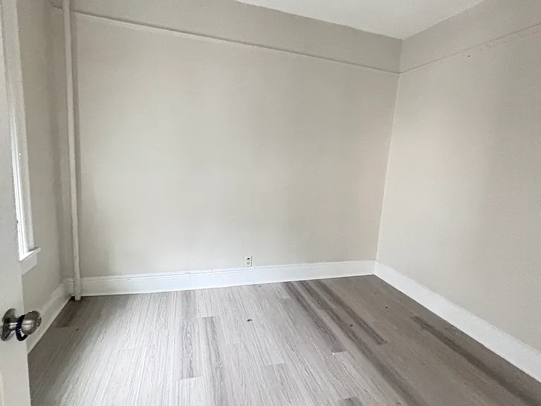 672 Grand St #C — Photo 2