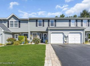 29 Mariners Cv, Freehold, NJ 07728