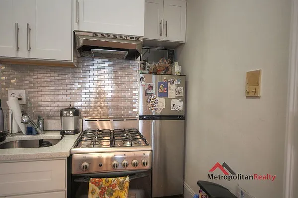 Rented by Metropolitan Realty | media 4