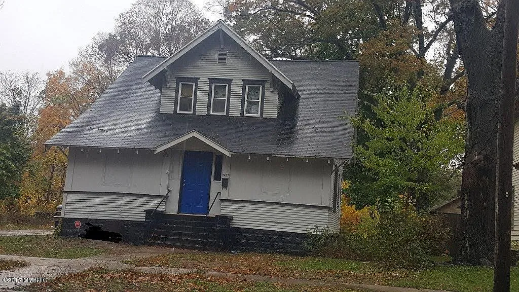 2921 5th St photo 1