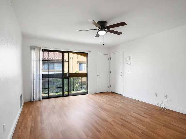 5170 S Jones Blvd #206-1 — Photo 20