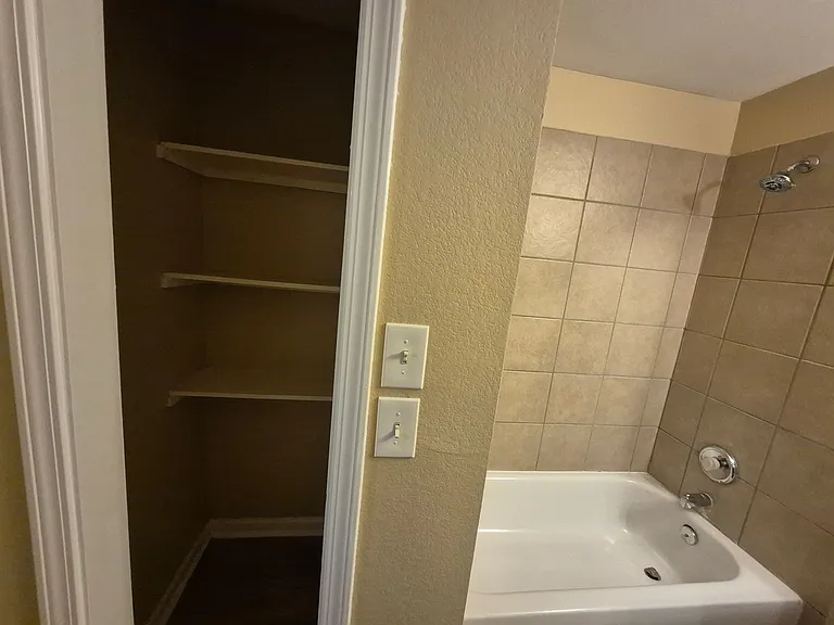 8806 Slumber Ln — Photo 31