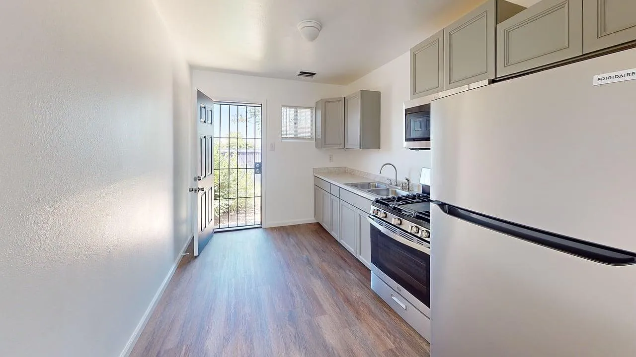 Renovated 2 Bed Apts w/ washer / dryer & Private Yards — Photo 1