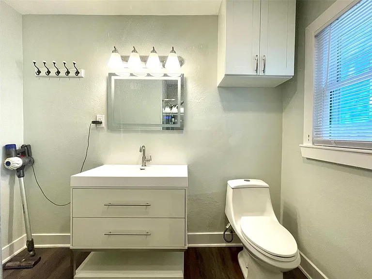 807 E Riverside Dr #B — Photo 18