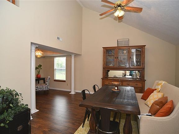 5th image of 7636 Blackthorn Ct