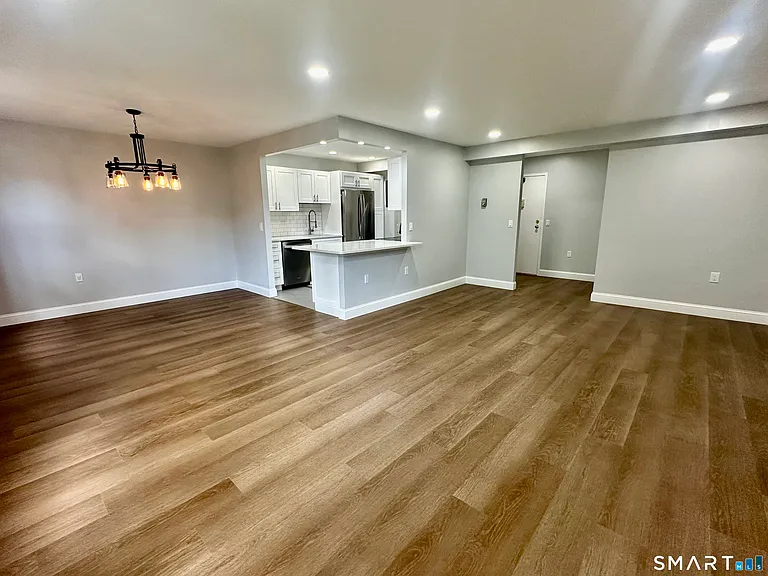 887 Farmington Ave #2I — Photo 2