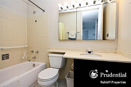 5th image of 1660 N La Salle St #2305