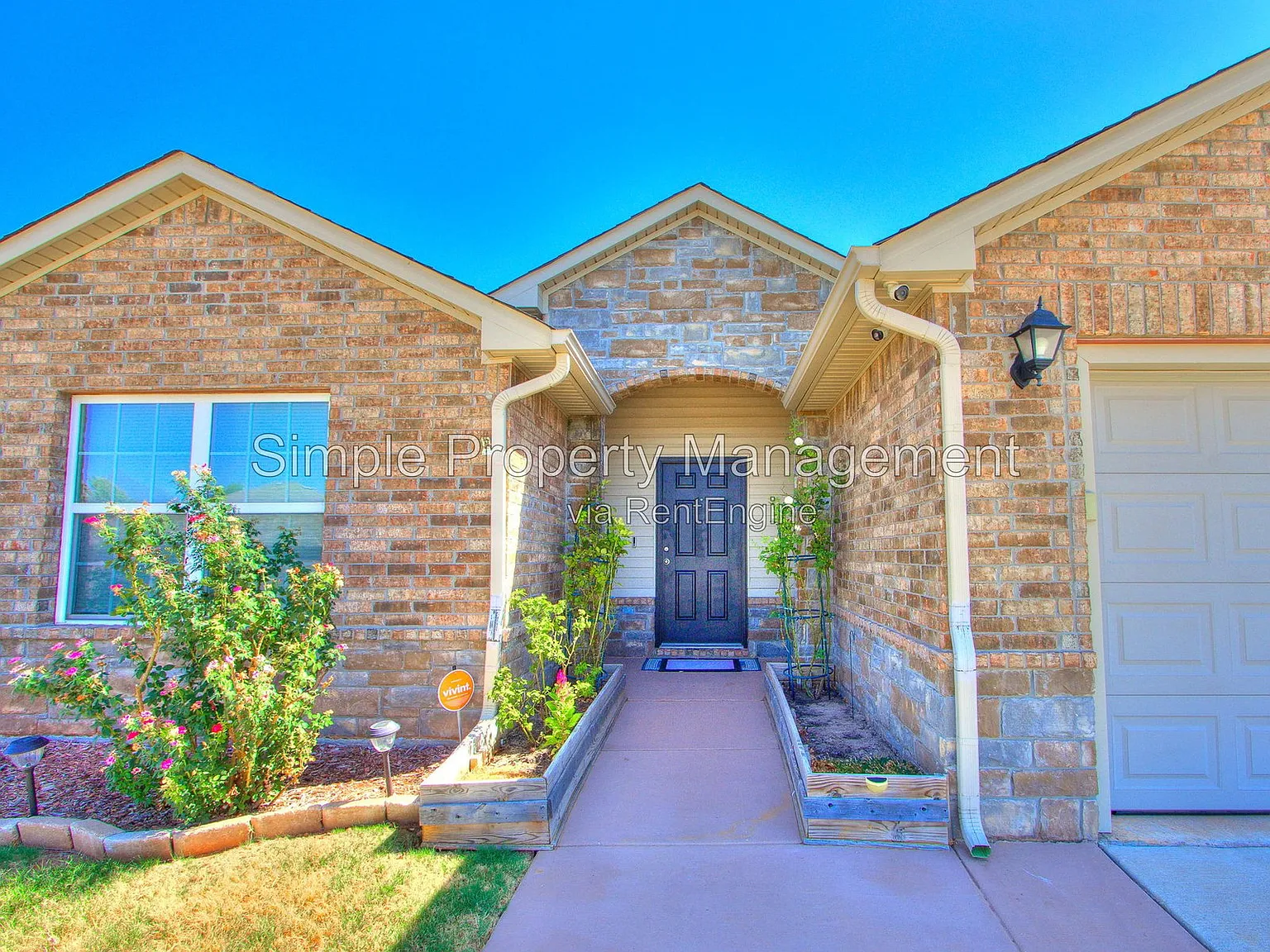 4 bed, 2.0 bath, 1907 sqft, $1,975 — Photo 2