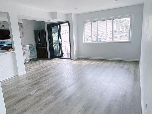 3rd image of 362 Mosel Ave #1