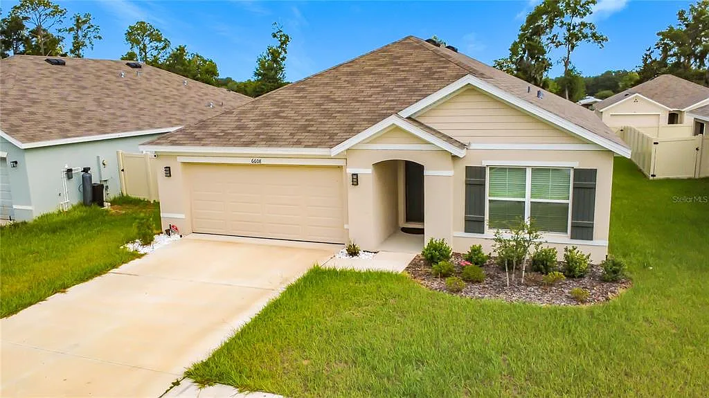 3 bed, 2.0 bath, 1672 sqft, $1,800 — Photo 2