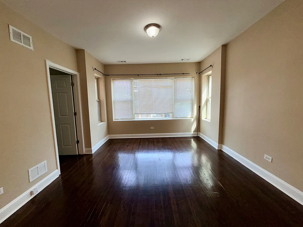 Building Photo - 7208 S Cornell Ave #2