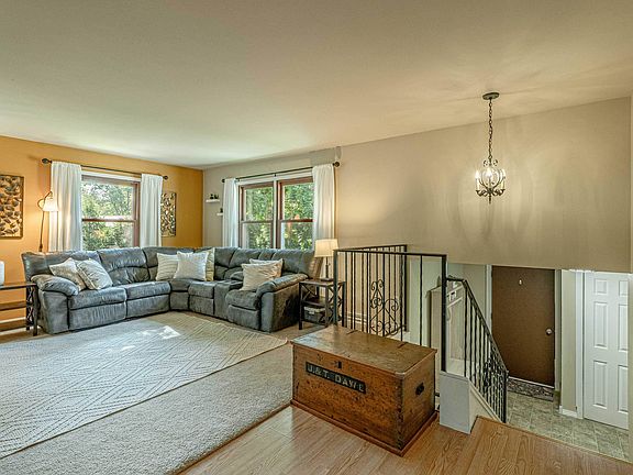 4th image of 1105 Droster Rd
