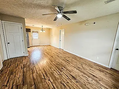 3 bed, 1096 sqft, $2,000 — Photo 4
