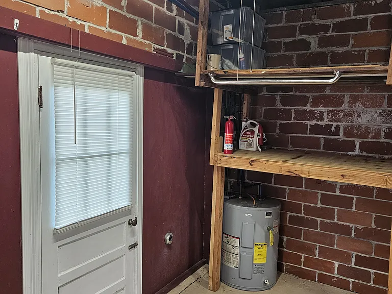 303 S Bonita Ave — Photo 12