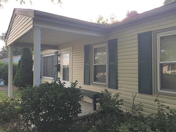 3rd image of 630 Shoshone Dr
