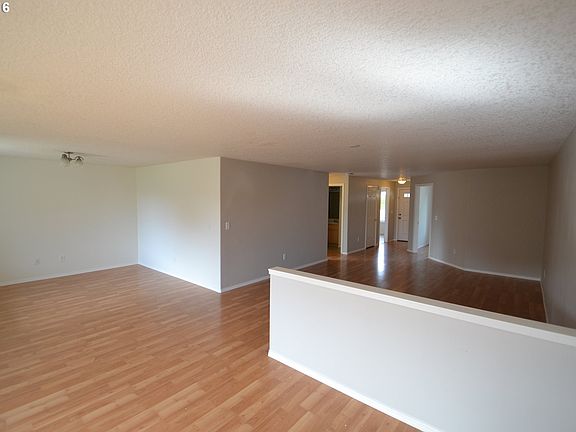 4th image of 491 Windflower Dr