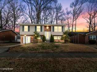 8207 Candleglow Ln, Louisville, KY 40214