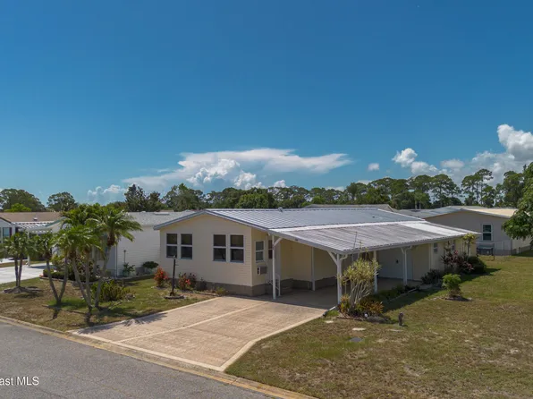 333 Loquat Dr, Barefoot Bay, FL 32976