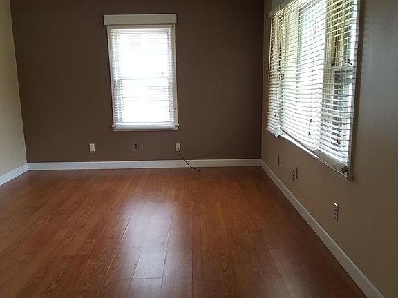 5th image of 122 Ingersoll Ave