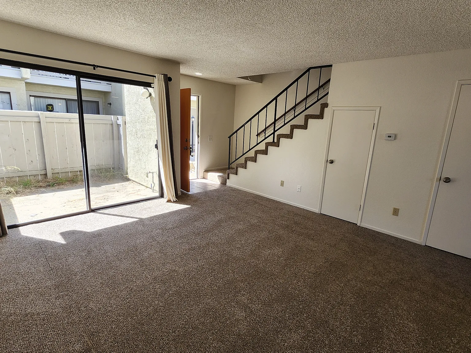 1213 W Cypress Ave — Photo 3