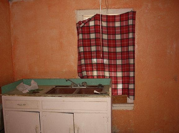 5th image of 512 W Avenue V