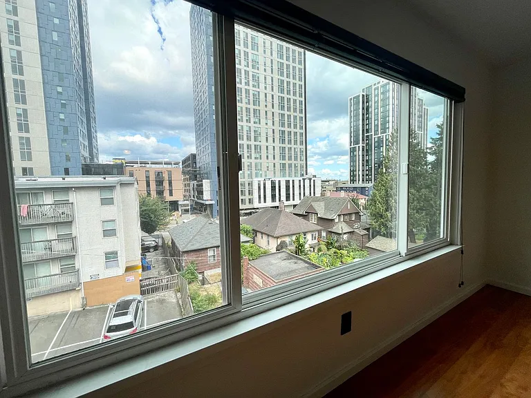 Escolier Apartments — Photo 42