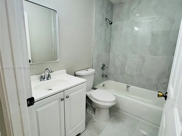 1592 SE 27th Ct #175 — Photo 5