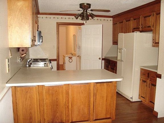 5th image of 607 Golfers Ln
