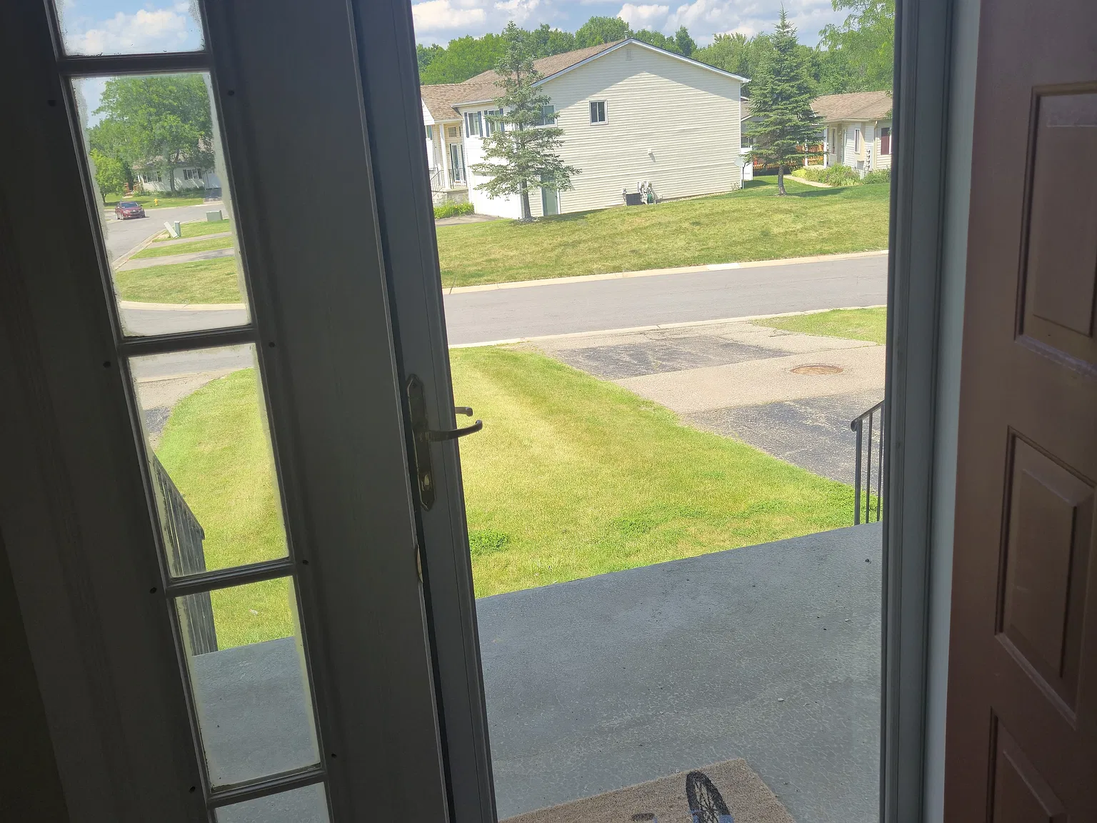 2 bed, 2.5 bath, 1867 sqft, $2,050 — Photo 2