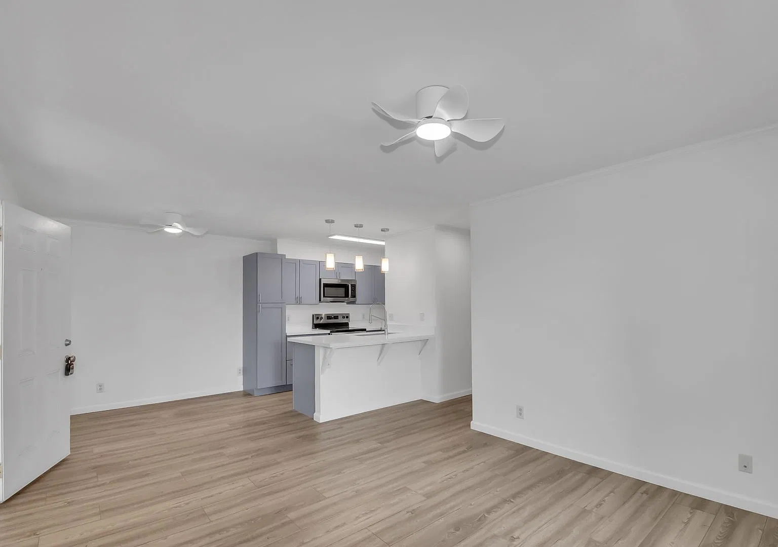 Newly Remodeled 2 Bed 2 Bath Unit! — Photo 1