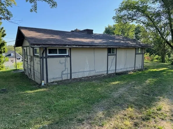 554R Canton Rd, Wintersville, OH 43953