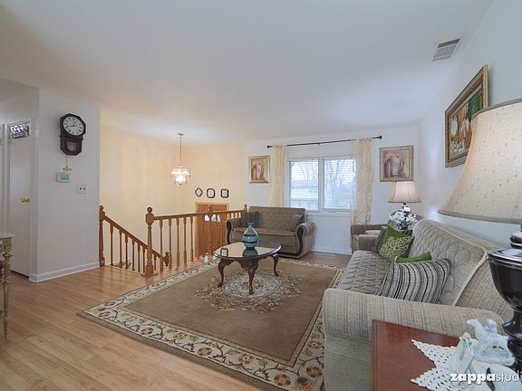 4th image of 2564 Forest Glen Pkwy