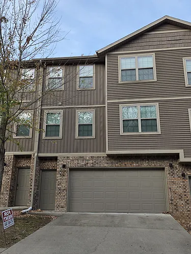272 S Rolling Woods Way Photo 1