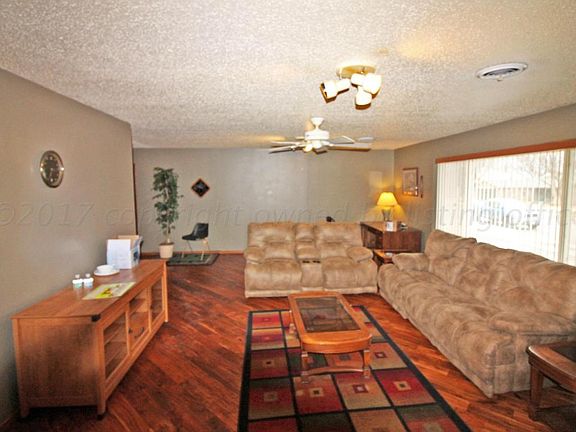 3rd image of 1705 Holly Ln