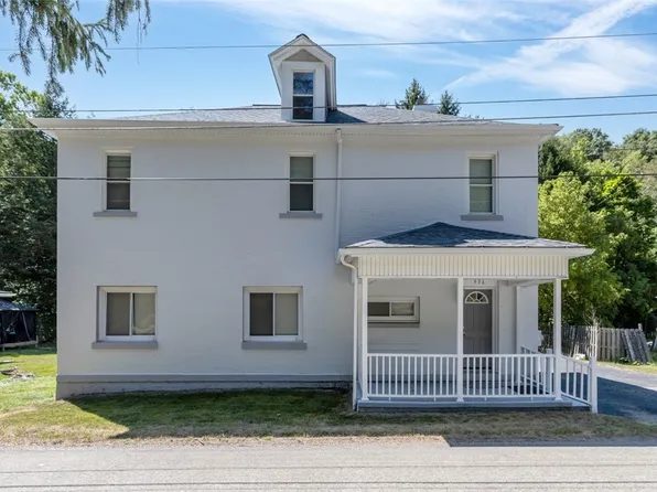 936 Pike Run Dr, California, PA 15419