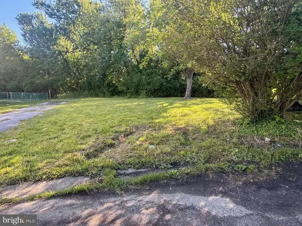 41 Holcomb Ln, New Castle, DE 19720