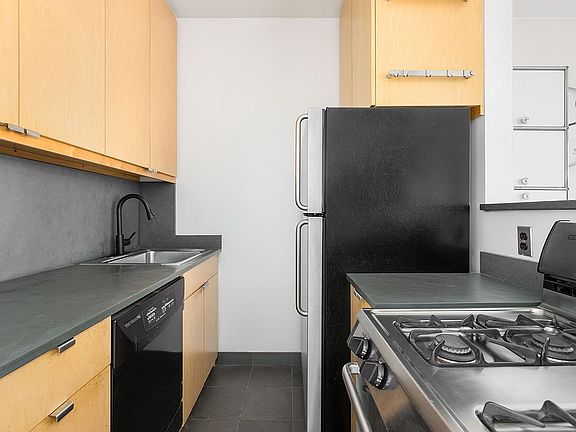 4th image of 77 Bleecker St APT 1413