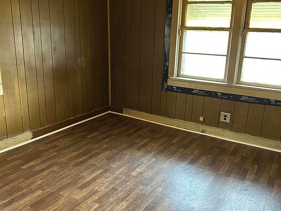 5th image of 416 Red And White St