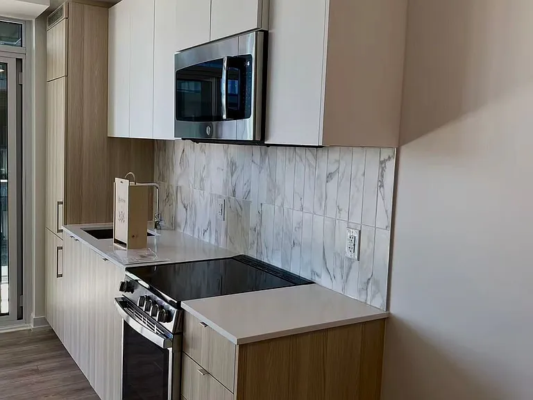 500 Dupont St #618 — Photo 10